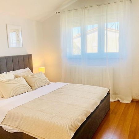 Luxury Apartments Vanessa, 니바이스 외부 사진