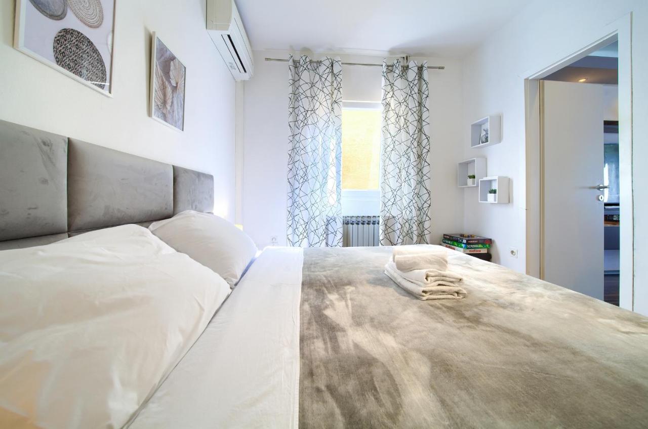 Luxury Apartments Vanessa, 니바이스 외부 사진