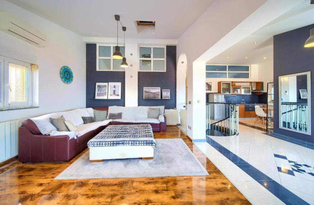 Luxury Apartments Vanessa, 니바이스 외부 사진